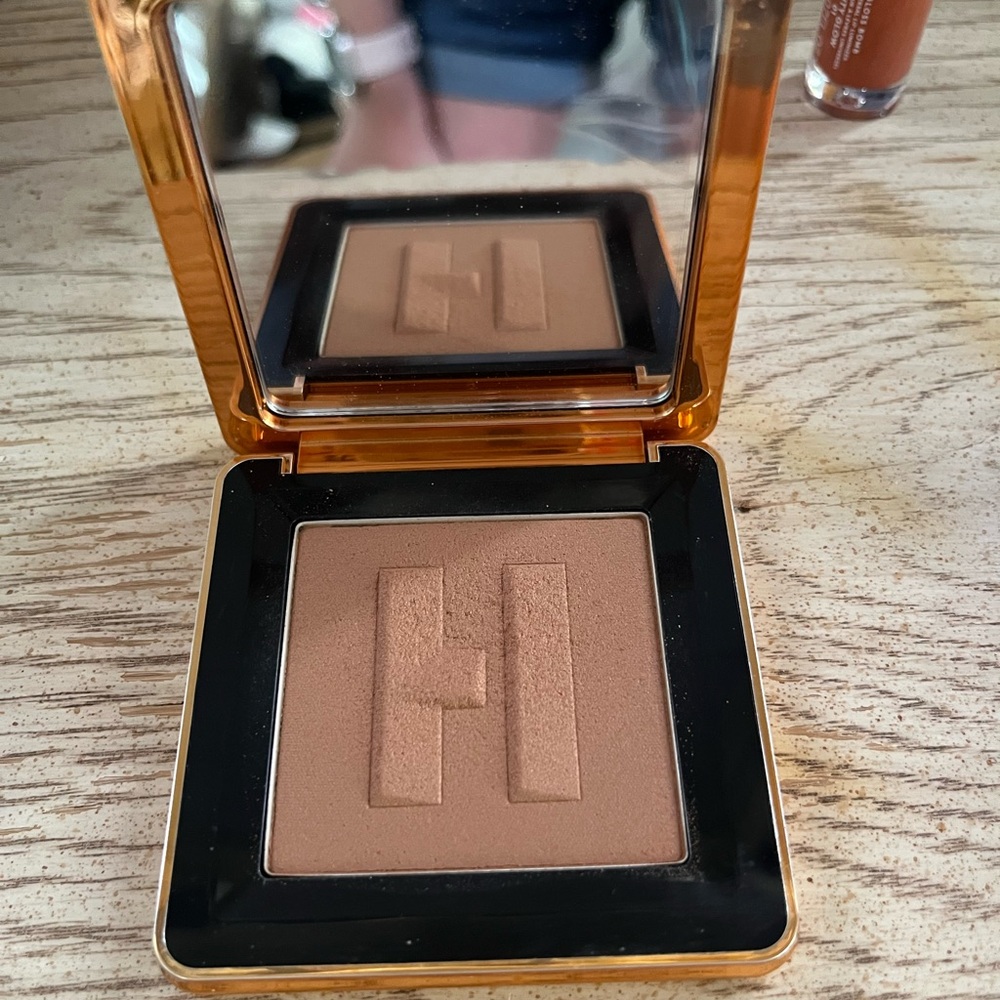 Haus labs bronzer